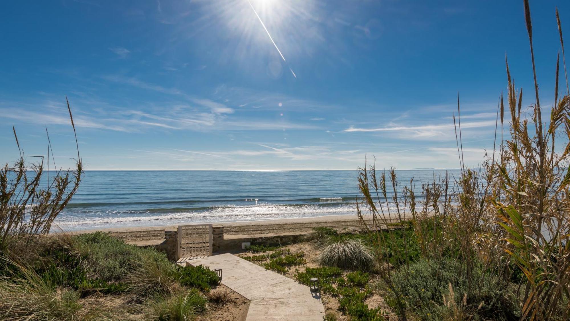 Villa Breath Taking Front Line With Sauna & Jacuzzi