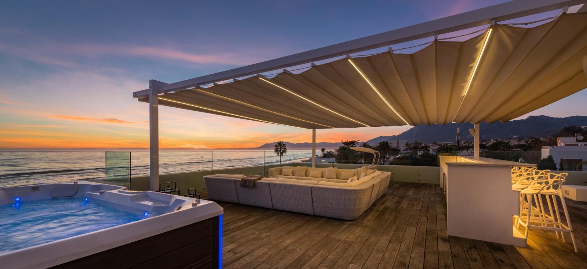 Breath Taking Front Line With Sauna & Jacuzzi *