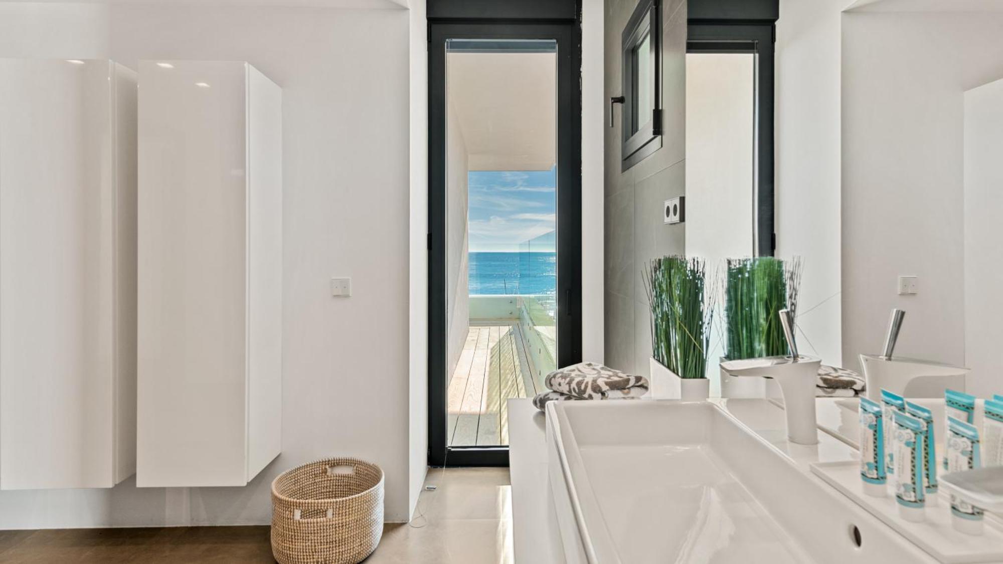 Breath Taking Front Line With Sauna & Jacuzzi Villa *