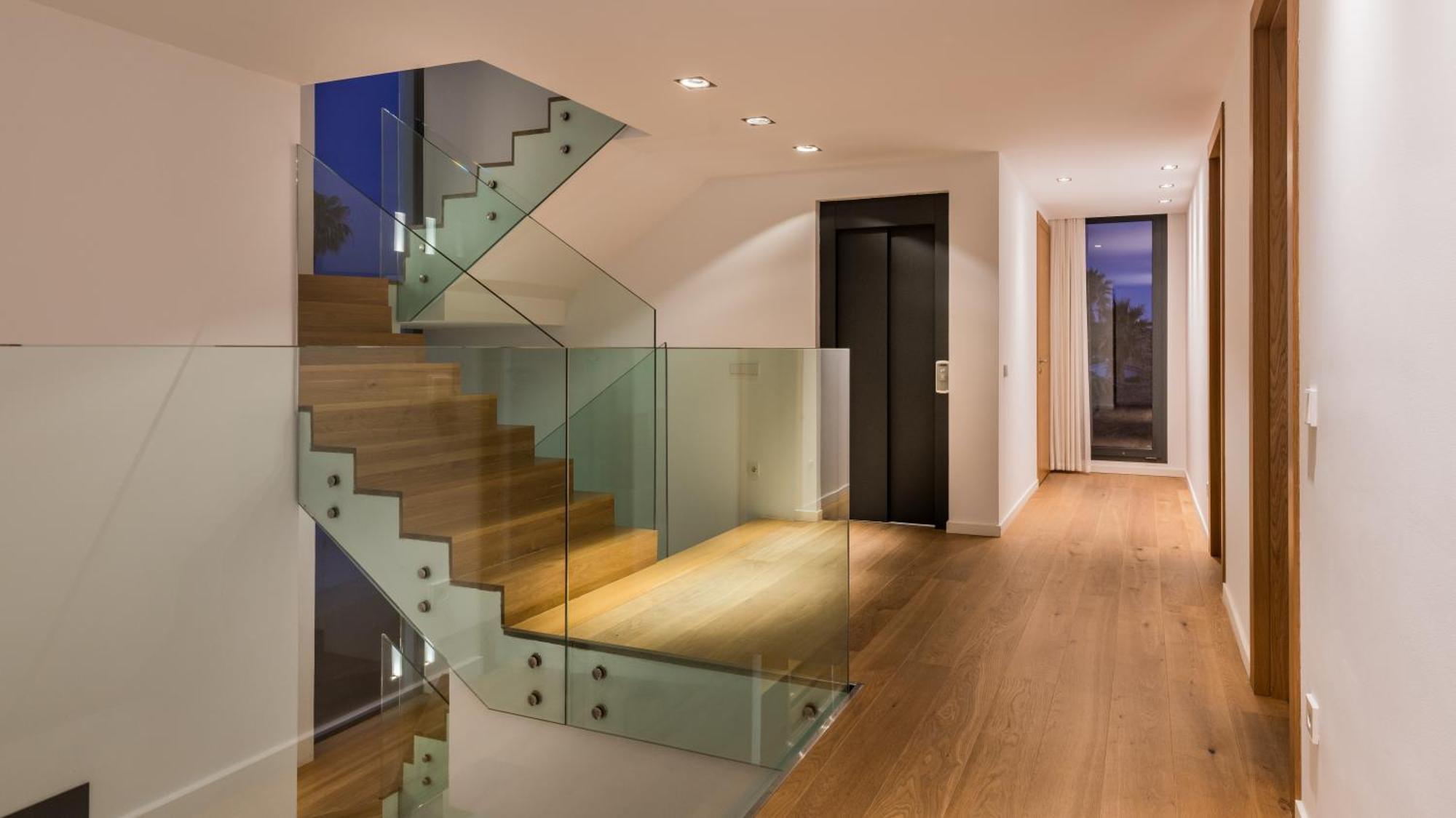 Breath Taking Front Line With Sauna & Jacuzzi *