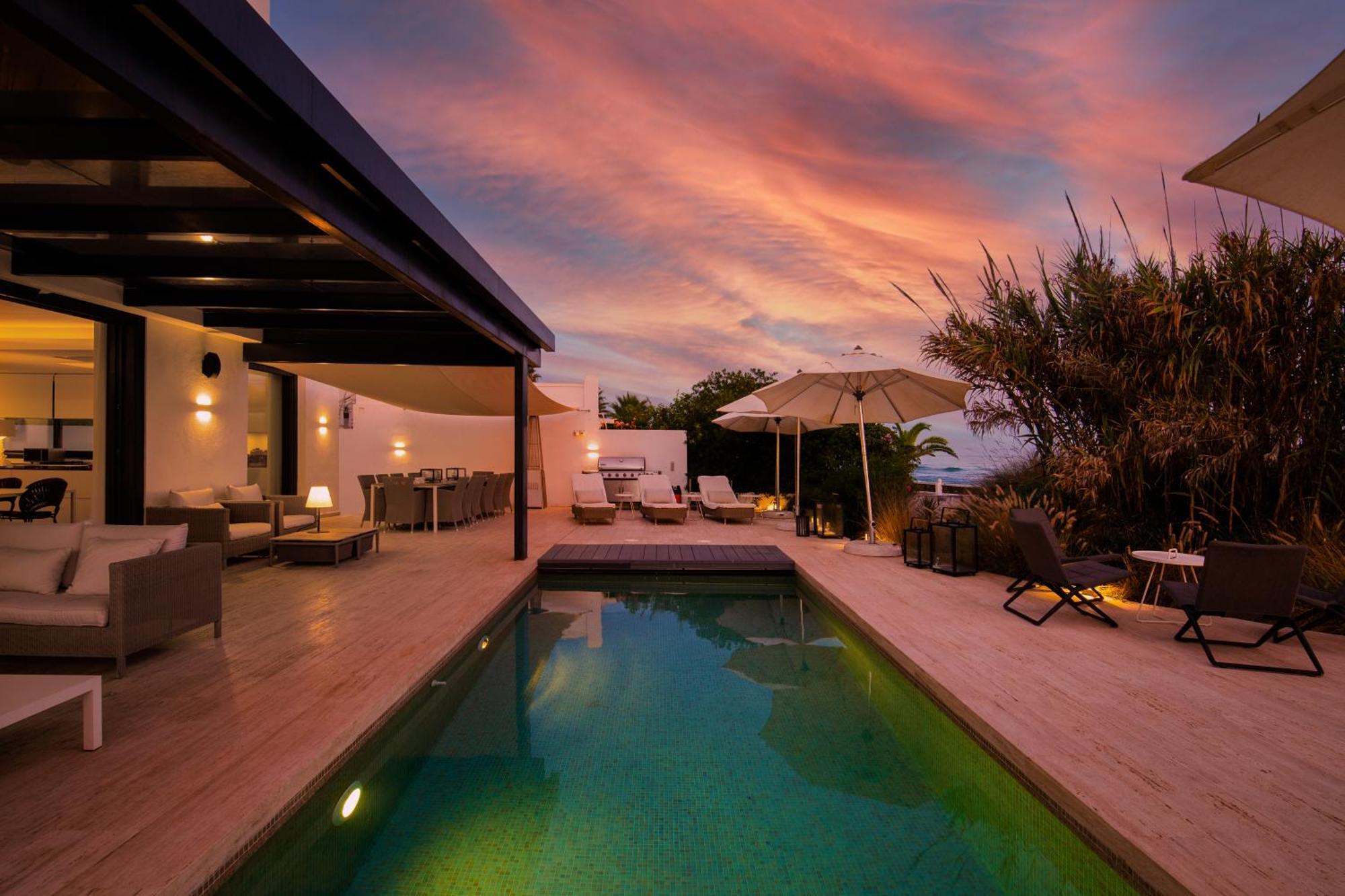 Breath Taking Front Line With Sauna & Jacuzzi *