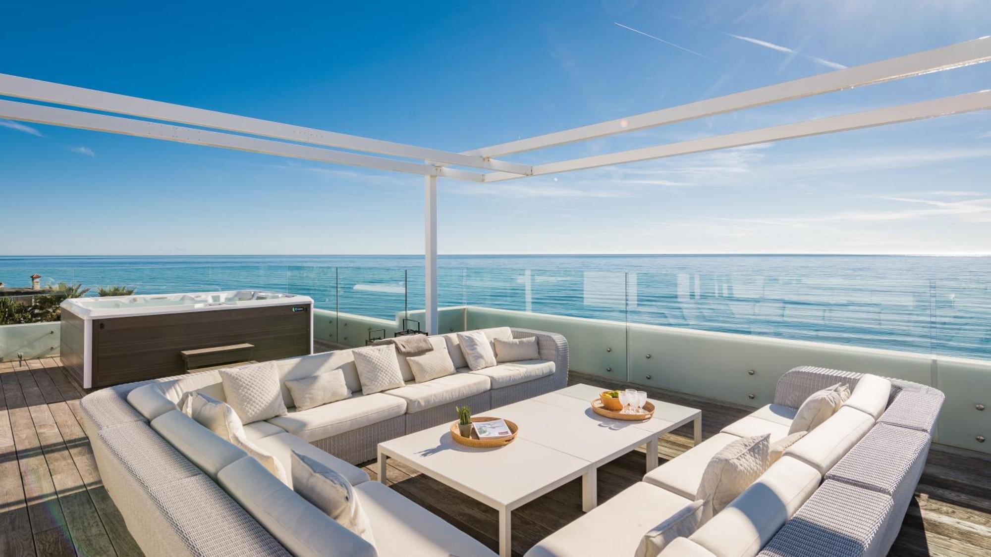 Breath Taking Front Line With Sauna & Jacuzzi Villa *