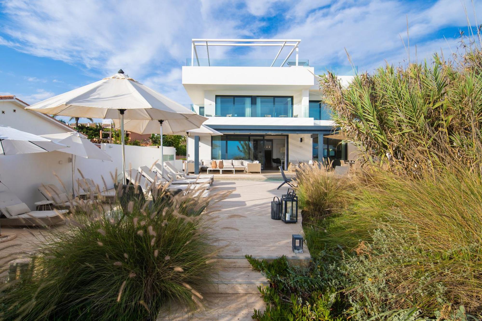 Villa Breath Taking Front Line With Sauna & Jacuzzi