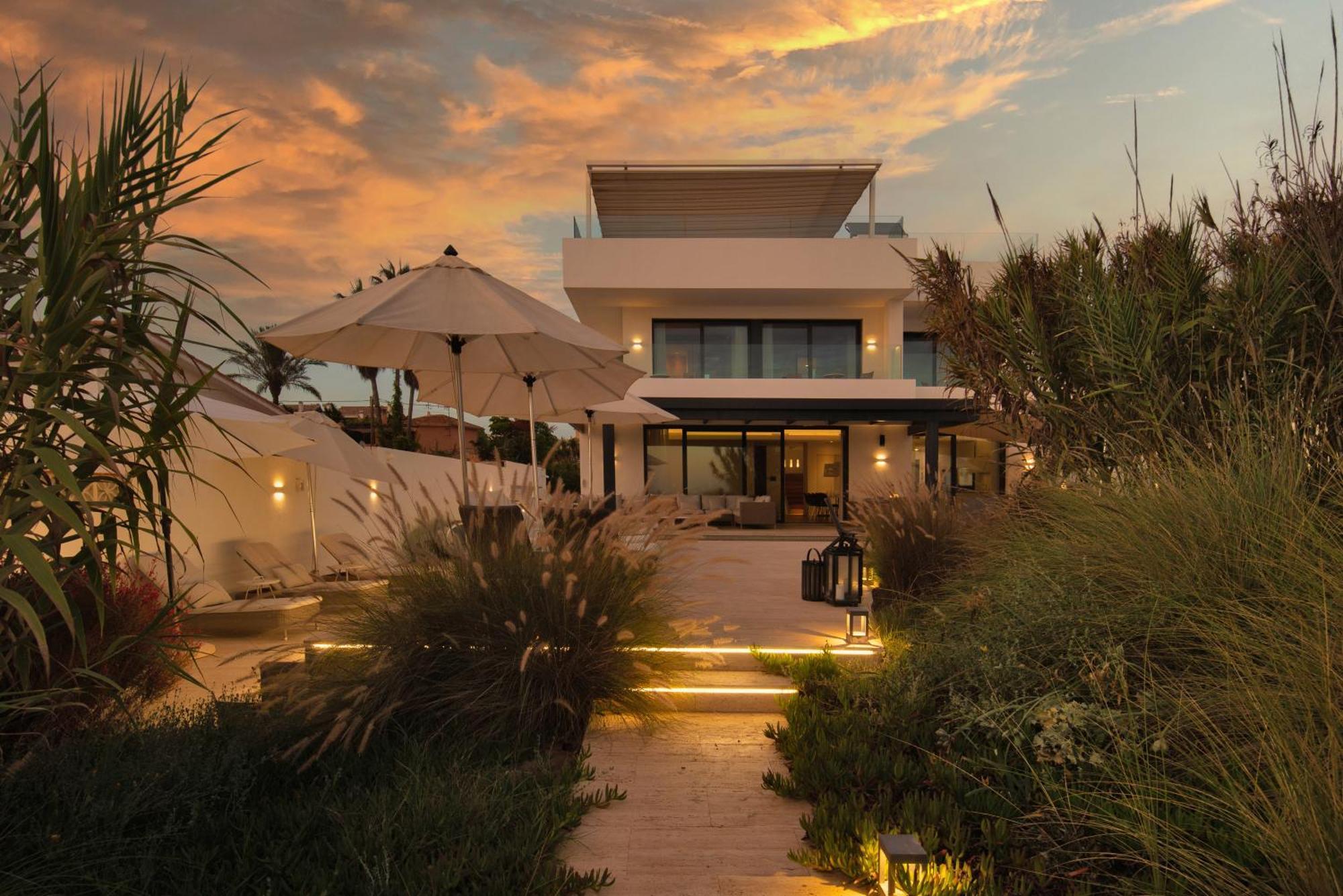 Villa Breath Taking Front Line With Sauna & Jacuzzi