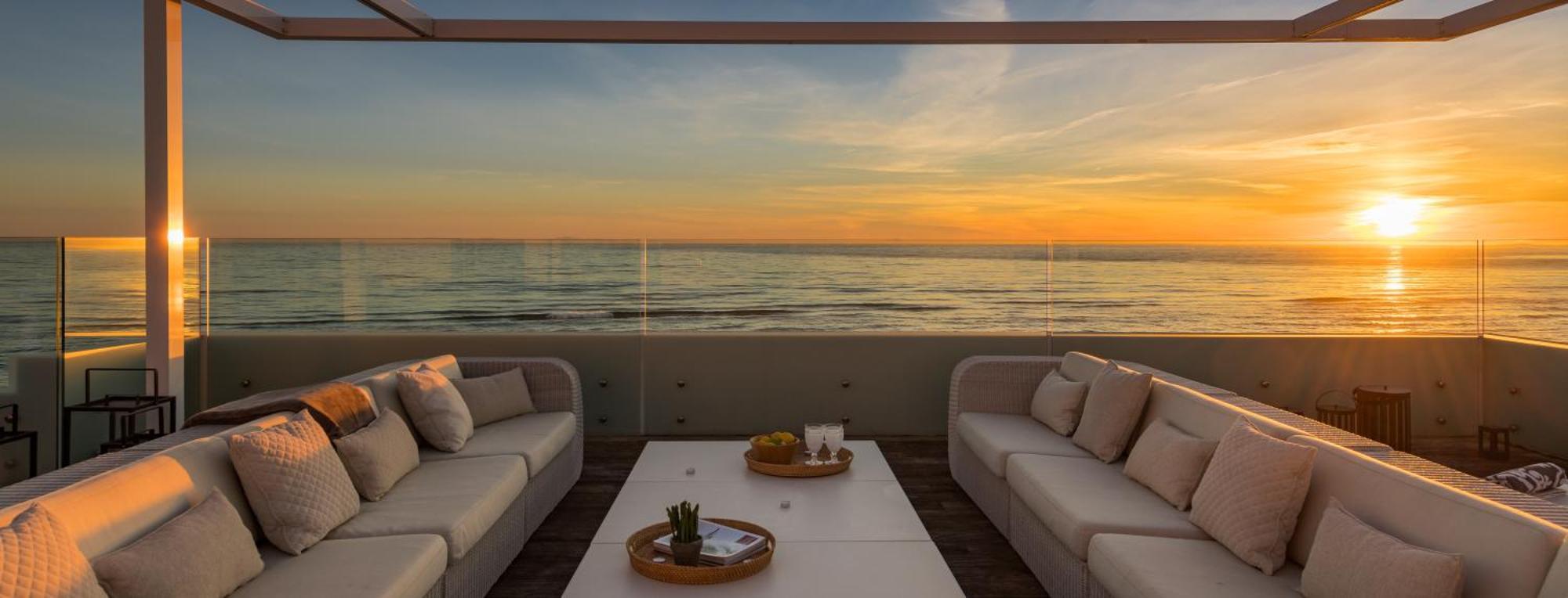 Breath Taking Front Line With Sauna & Jacuzzi