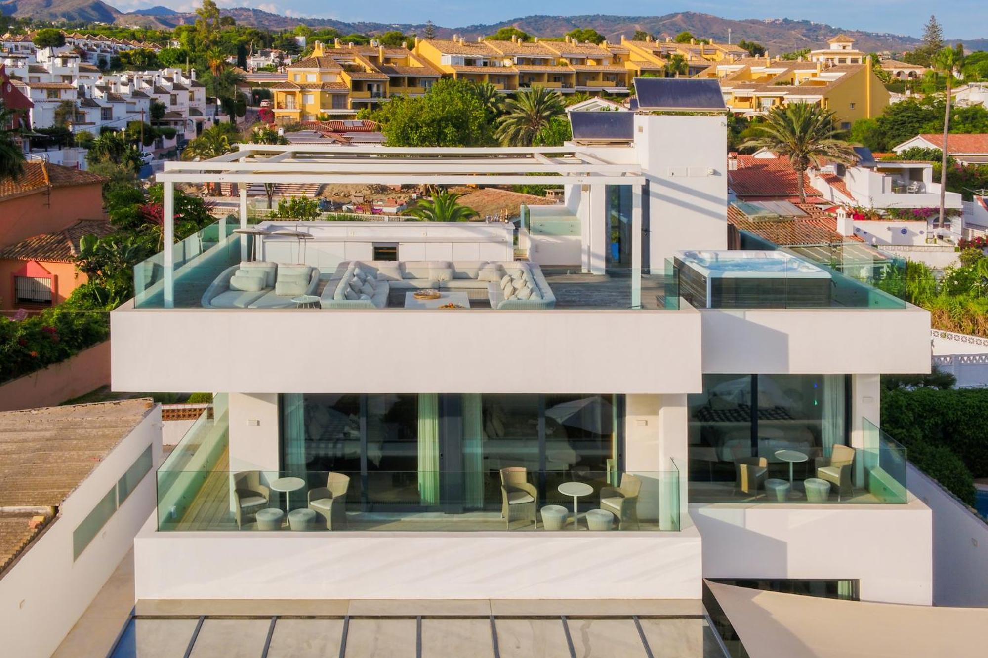 Breath Taking Front Line With Sauna & Jacuzzi Marbella