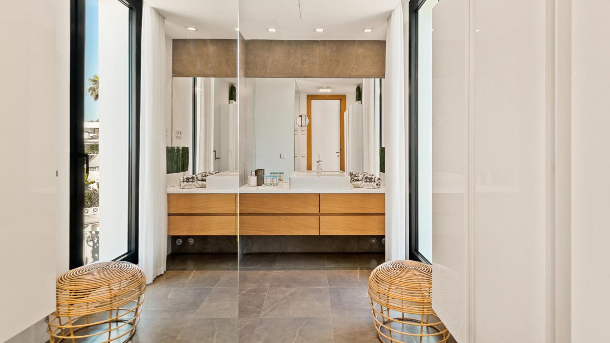 Breath Taking Front Line With Sauna & Jacuzzi Villa *